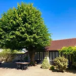 Ecole De Mathuna D Hotes Familiales Sejour Calme Avec Piscine Et Jardin Marigny-Brizay