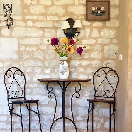 Ecole De Mathuna De Brizay Bed & Breakfast *