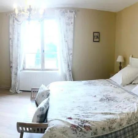 Ecole De Mathuna De Brizay 3*