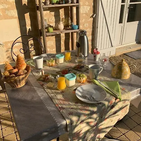 Ecole De Mathuna D Hotes Familiales Sejour Calme Avec Piscine Et Jardin Marigny-Brizay