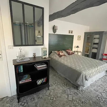 Ecole De Mathuna D Hotes Familiales Sejour Calme Avec Piscine Et Jardin Alojamento de Acomodação e Pequeno-almoço Marigny-Brizay