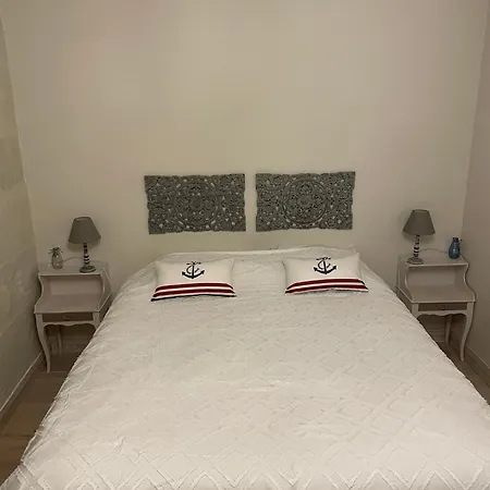Alojamento de Acomodação e Pequeno-almoço Ecole De Mathuna D Hotes Familiales Sejour Calme Avec Piscine Et Jardin Marigny-Brizay