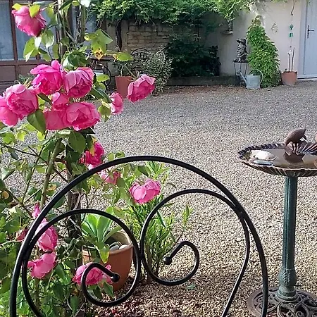 Ecole De Mathuna D Hotes Familiale Sejour Calme Avec Piscine Et Jardin Marigny-Brizay