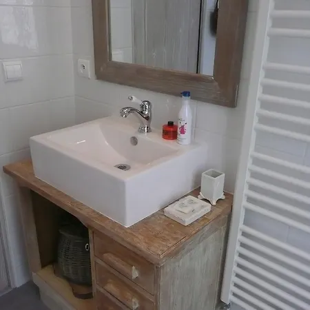 Ecole De Mathuna De Brizay 3*