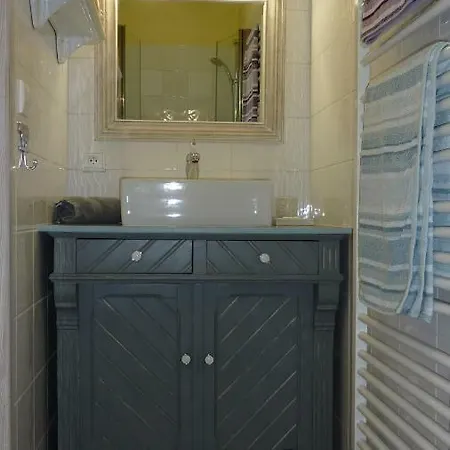 Ecole De Mathuna De Brizay 3*